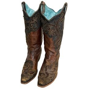 Woman’s Corral Vintage cowboy boots size 9.5